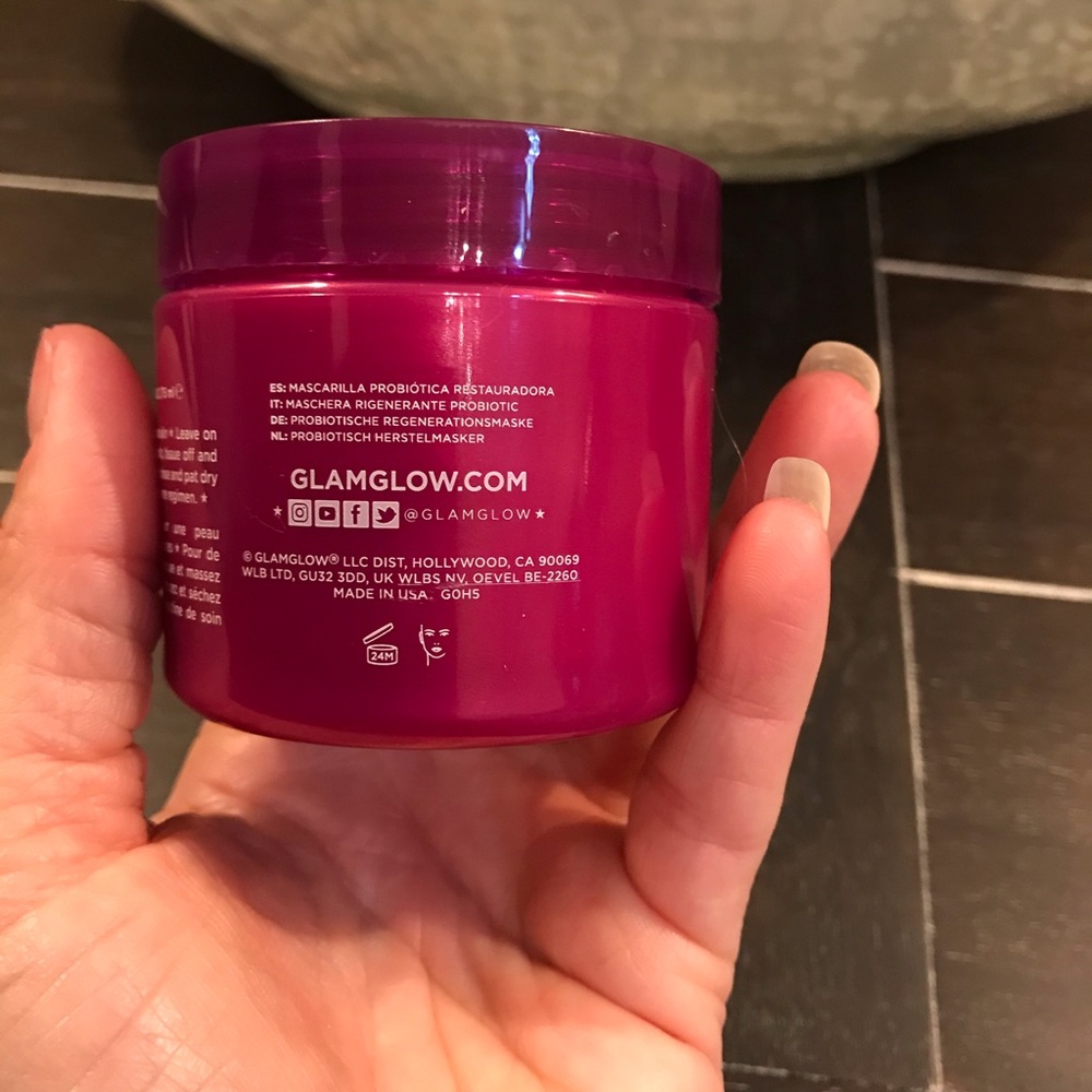 New GlamGlow Berry Glow Recovery Mask 2.5 oz - Picture 5 of 8